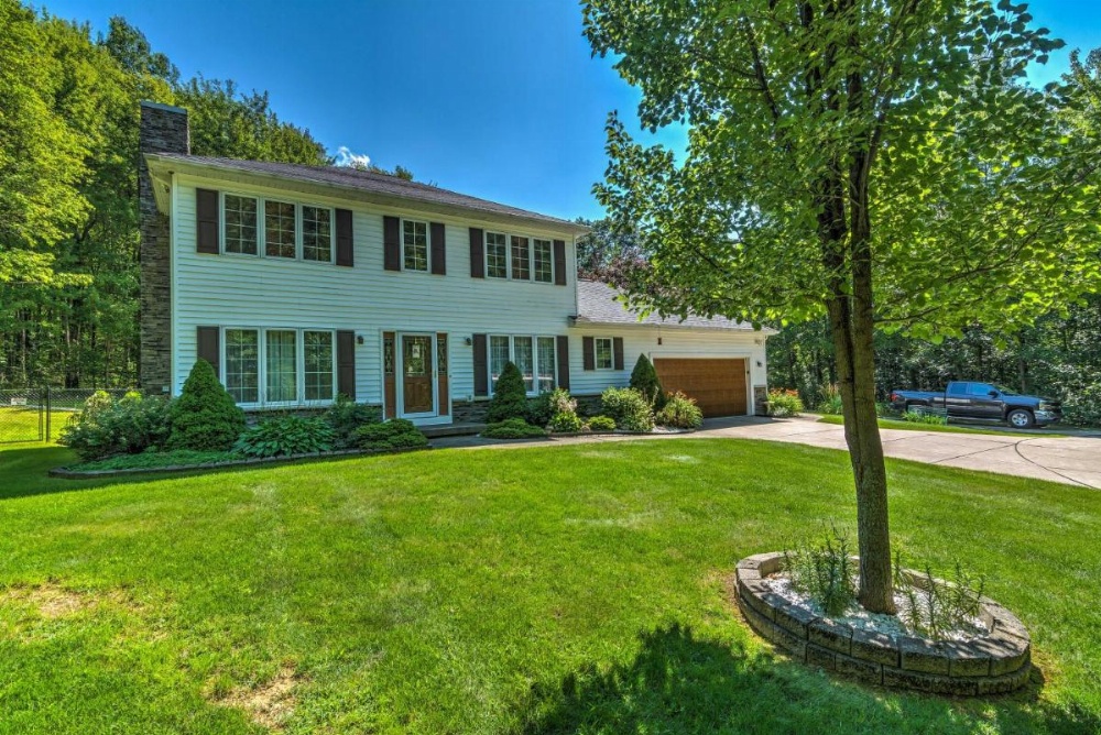 Serene Orchard Park Apartment w/Large Yard & Patio