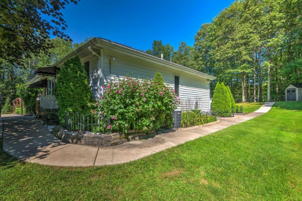 Serene Orchard Park Apartment w/Large Yard & Patio
