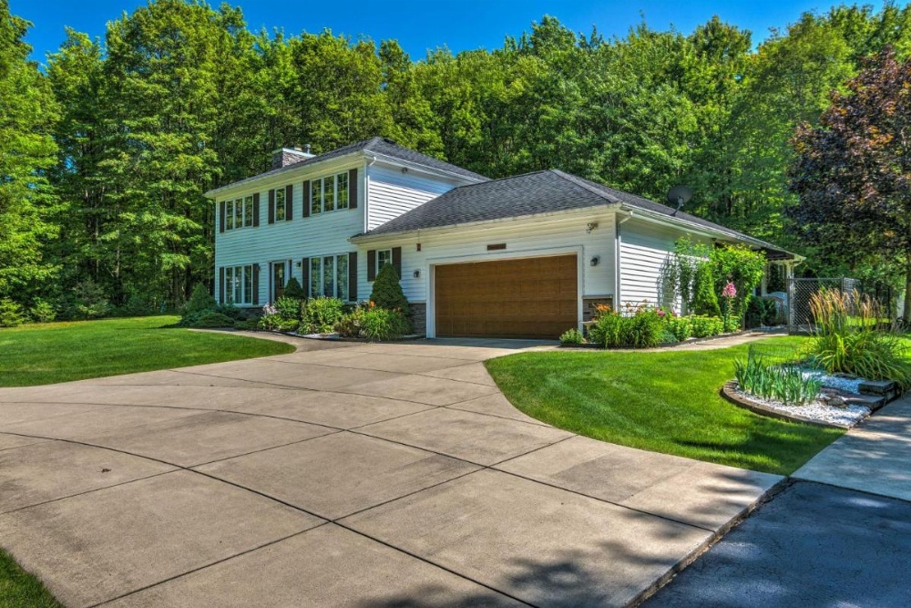 Serene Orchard Park Apartment w/Large Yard & Patio